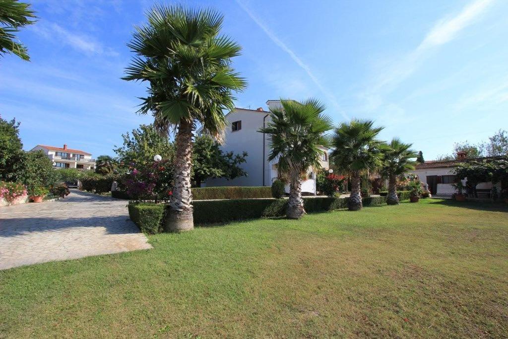 Apartments Anita Pomer Exterior photo
